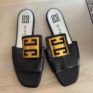 Givenchy 4G Flat Sandals in Gold and Black size 40 or 10